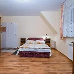 Mikrus Homestay *